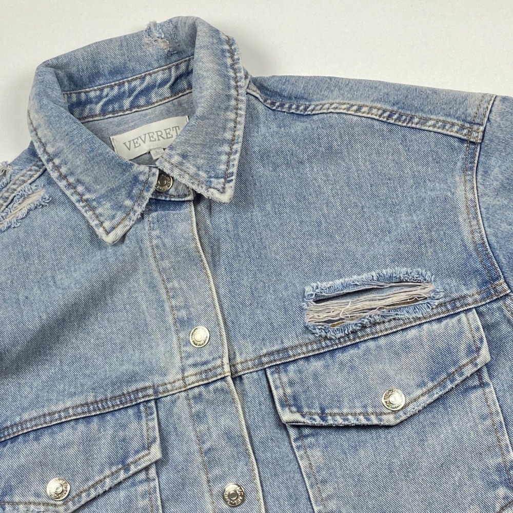 Veveret Distressed Jean Jacket Sz L Light Wash Denim Shacket Classic Streetwear
